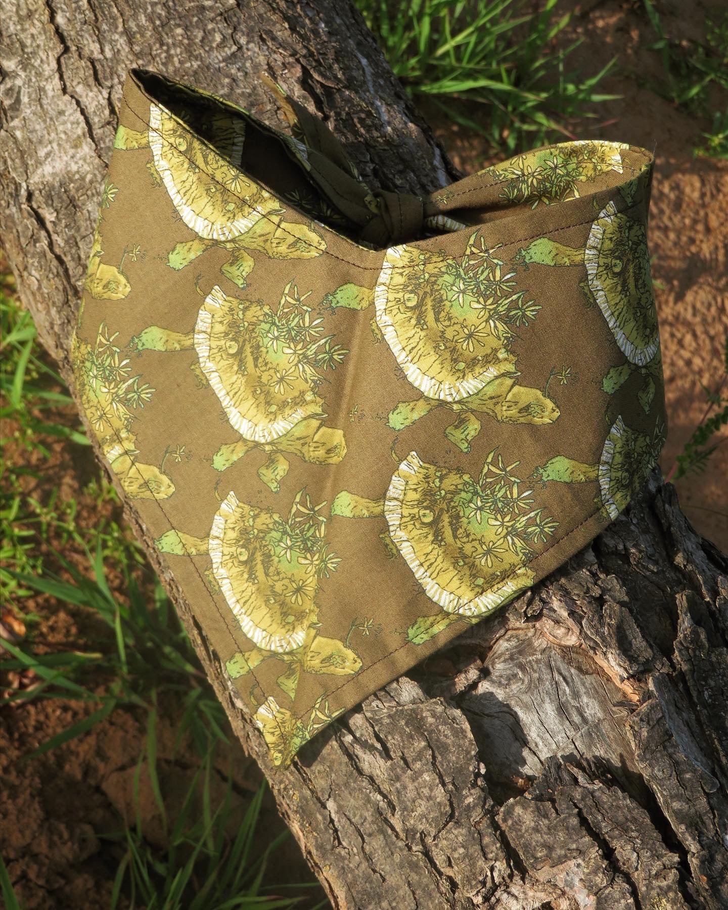 Daisy Snapper Bandana